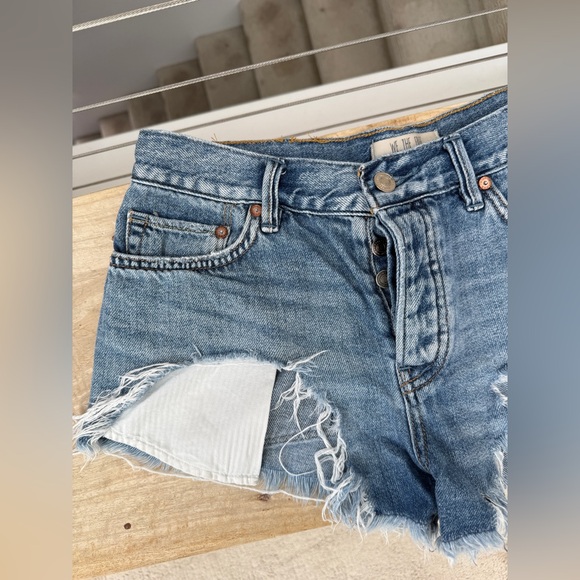 We The Free by Free People Blue Jean Mid-Rise Distressed Frayed Denim Shorts 26 - Picture 4 of 7